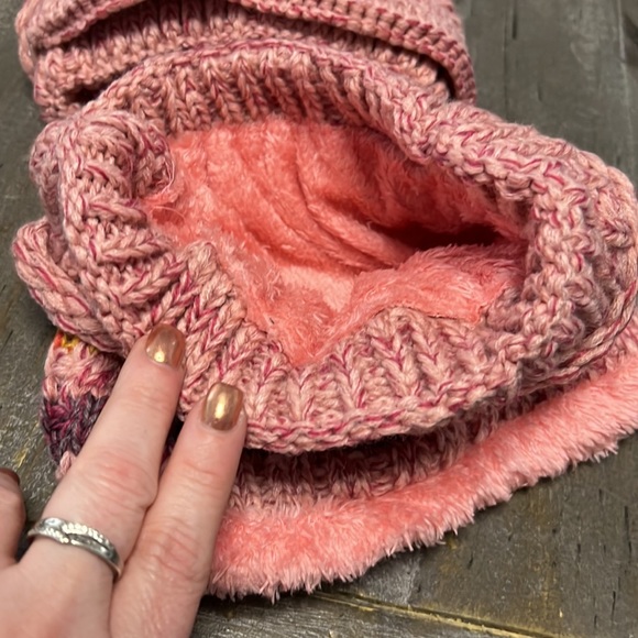 Snow beanie cap with mask /pom-Pom top and matching neck warmer - Picture 2 of 5